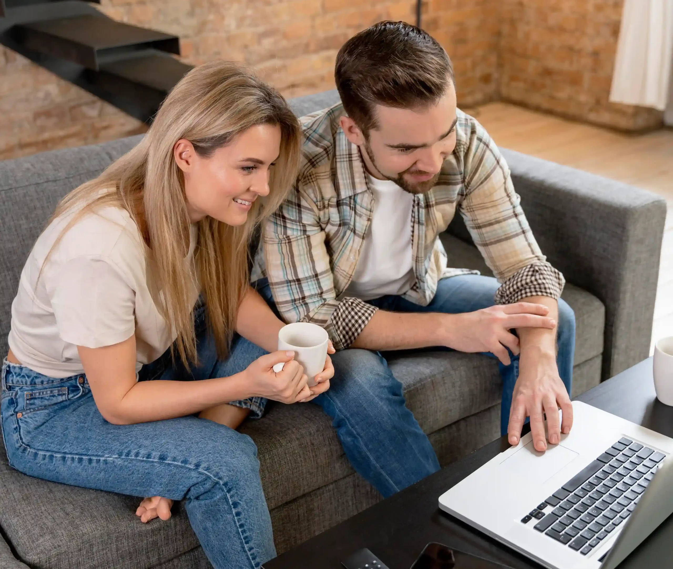 couple-home-having-videocall-with-family (1) couple-home-having-videocall-with-family (1)